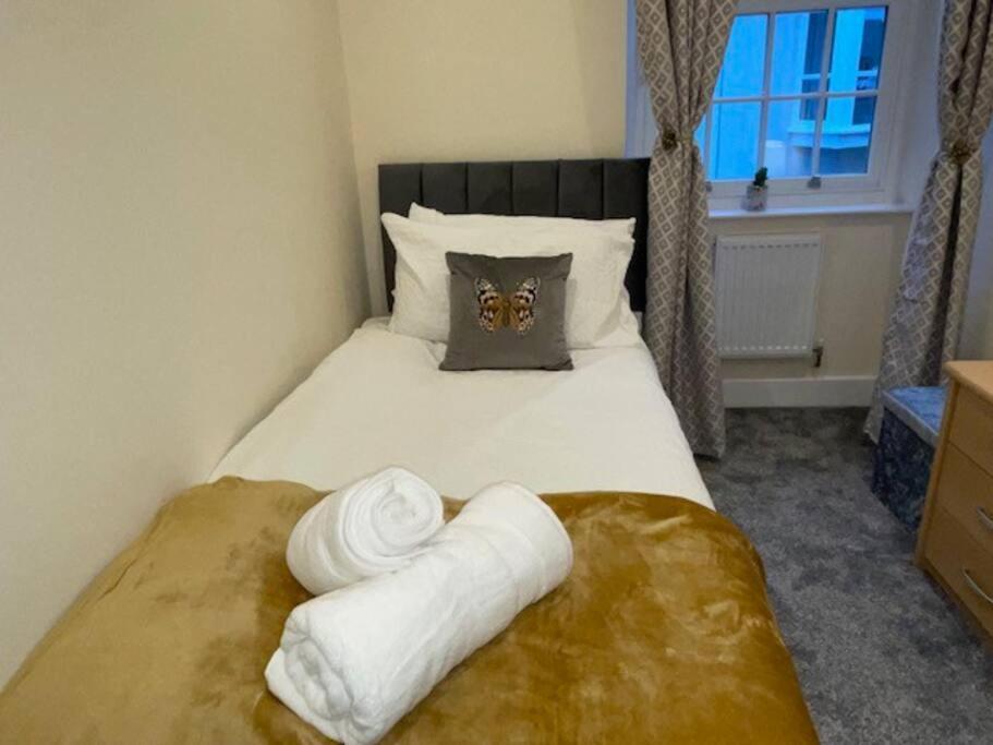 Cosy In With Parking! Holiday home